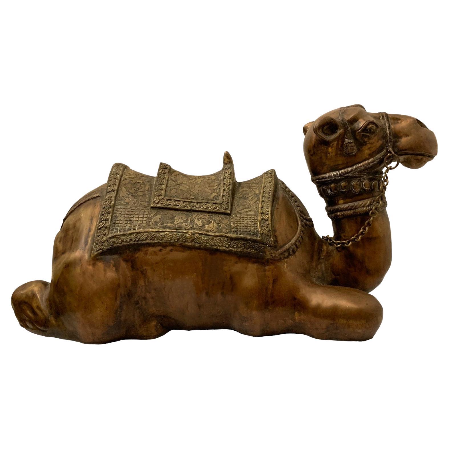 Großformatige Recumbant-Kamelienfigur aus Bronzeguss und Messing, Att. Maitland-Smith