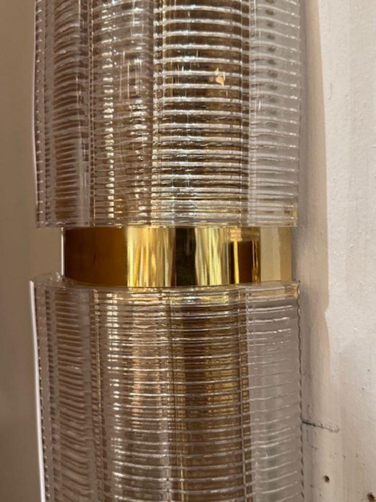 Große gerippte Murano-Glas und Messing Rohr Form Wandleuchter (Italienisch) im Angebot