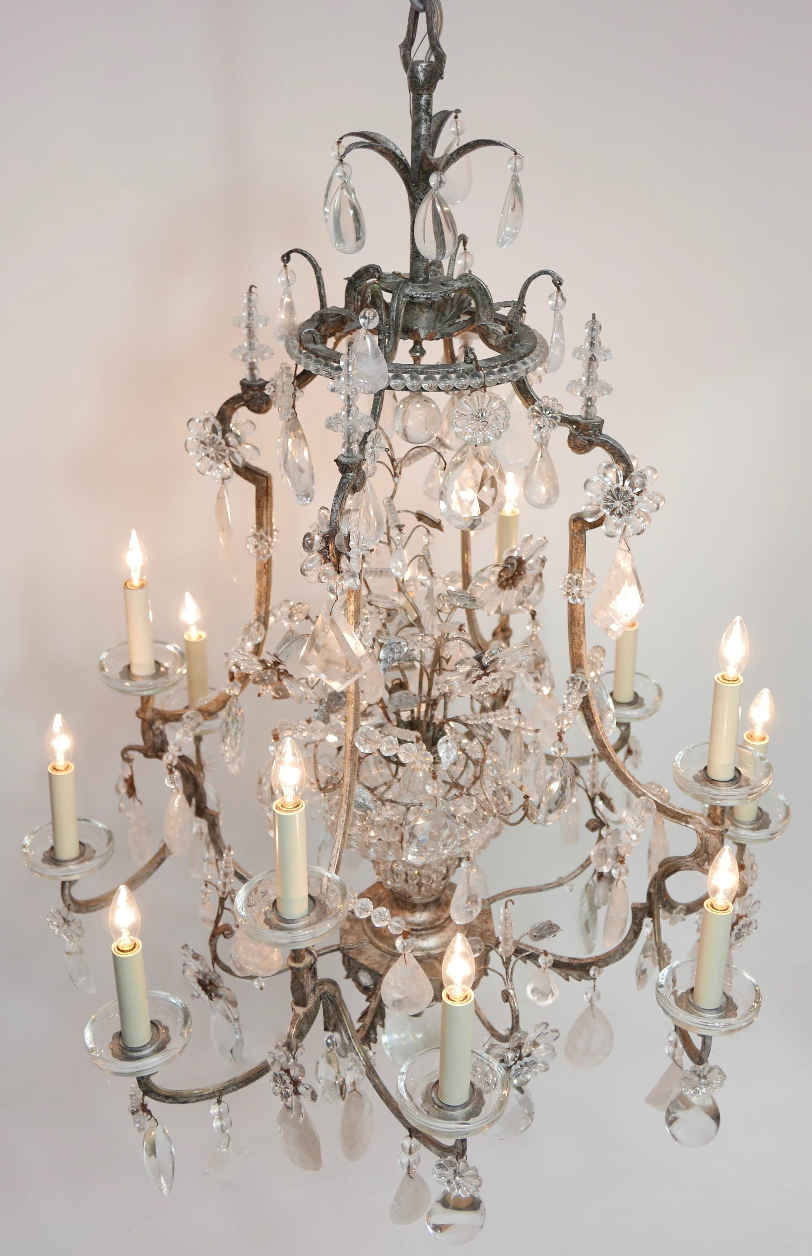 XIXe siècle Grand lustre en cristal de roche et verre à la manière de la Maison Baguès en vente