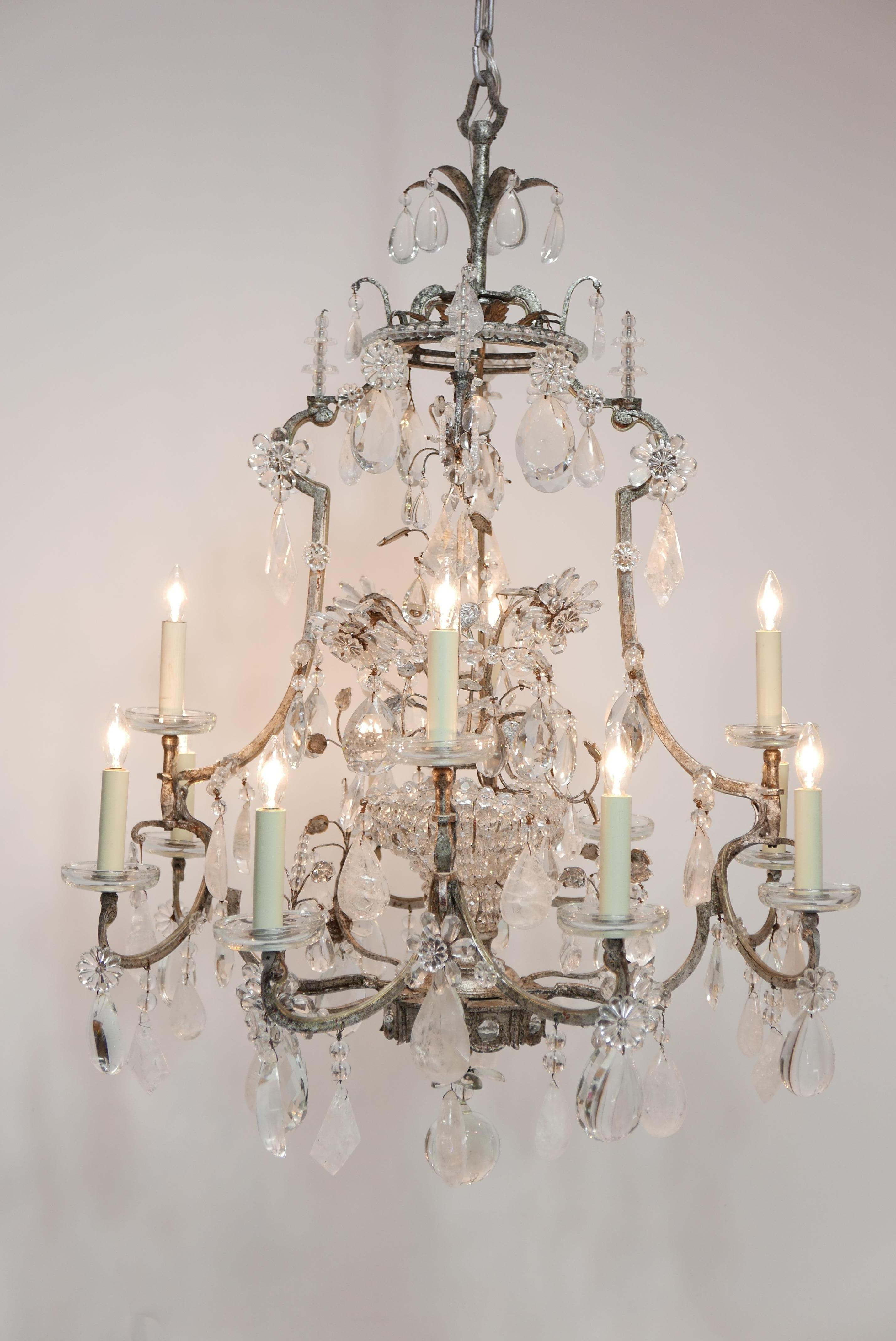 Grande lampadario in cristallo di rocca e vetro alla maniera della Maison Baguès in vendita 1