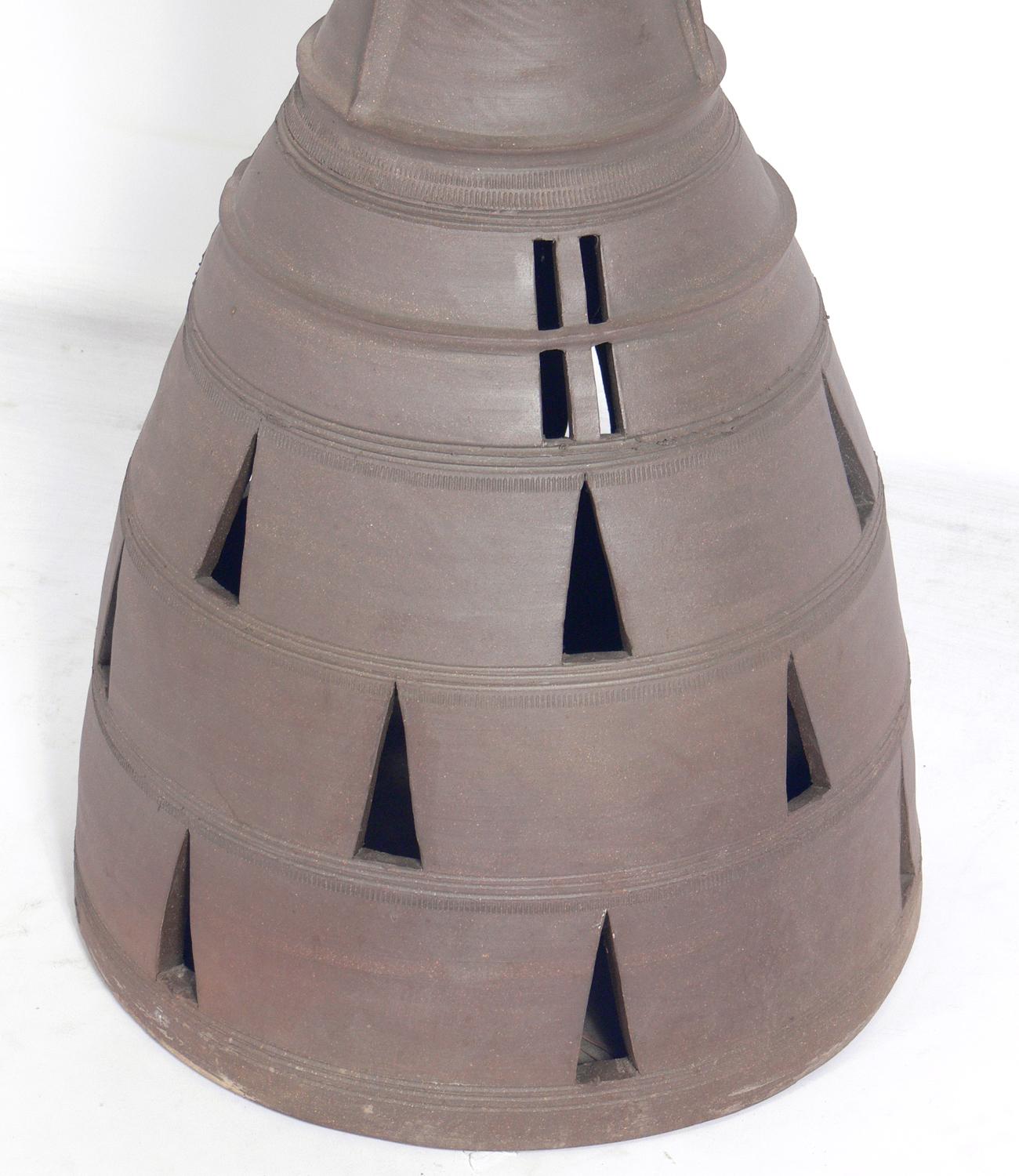 Mid-Century Modern Vase sculptural en céramique à grande échelle en vente