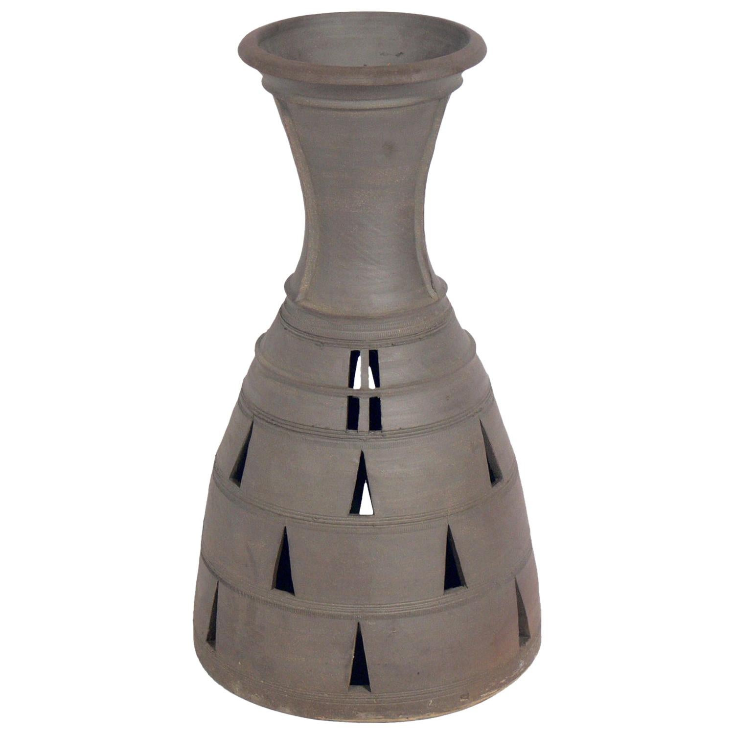 Vaso scultoreo in ceramica di grandi dimensioni