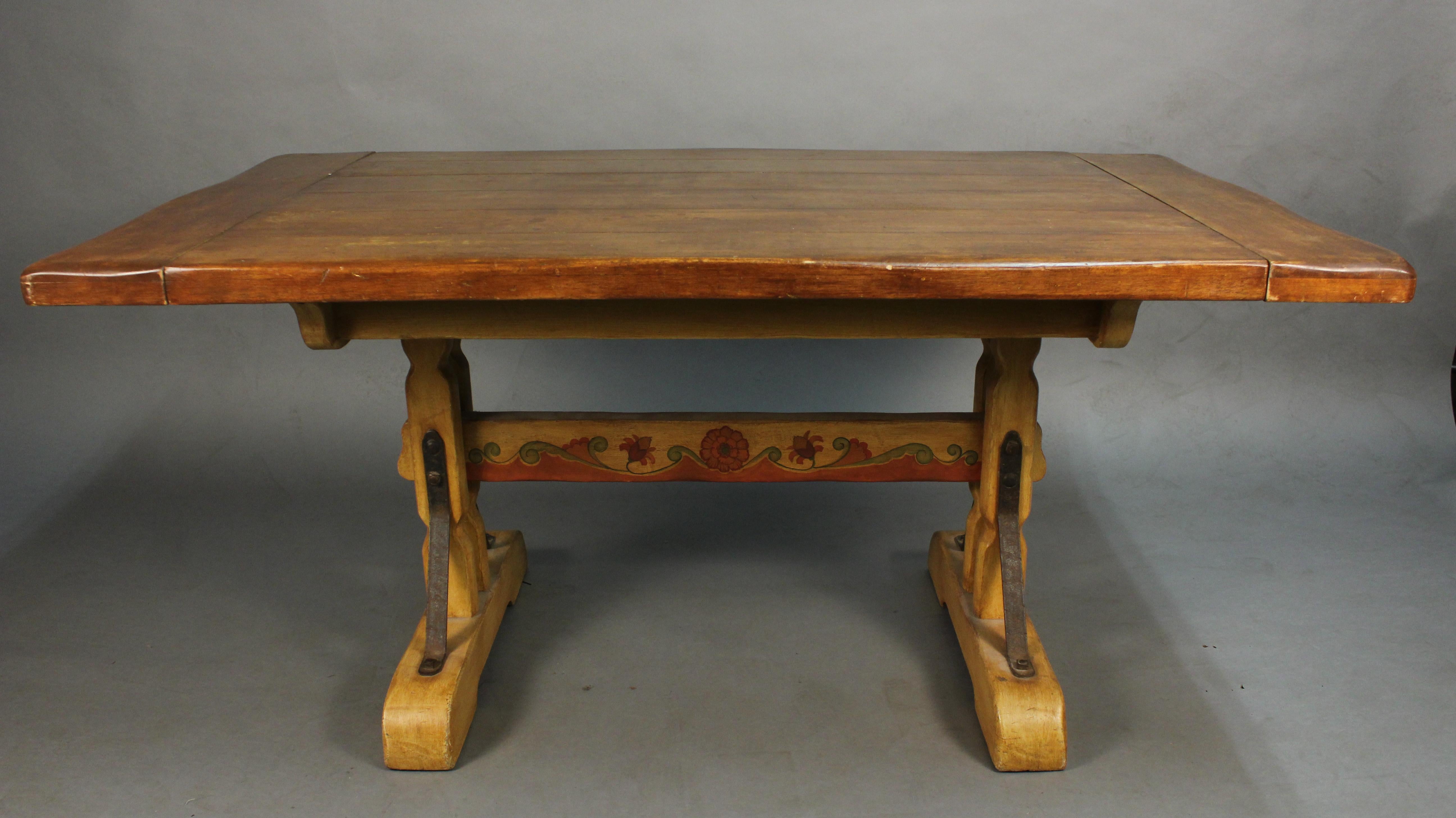 Attractive 1930s signed Monterey table with original flower painting stretcher and iron stretcher. With 4 leafs the table can go up to 95