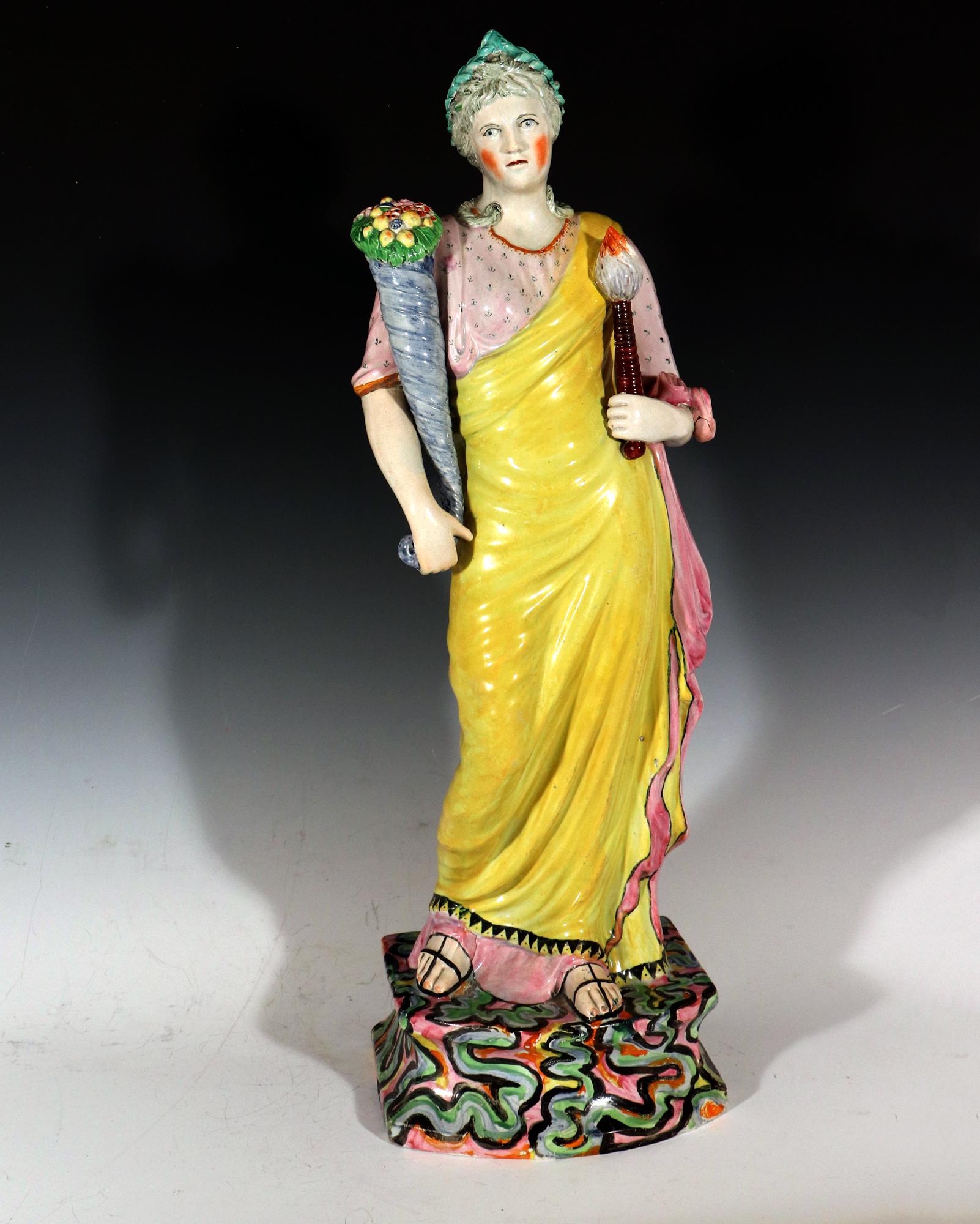 Anglais  Grande figurine de céramique Staffordshire en céramique perlée  ou abondance en vente