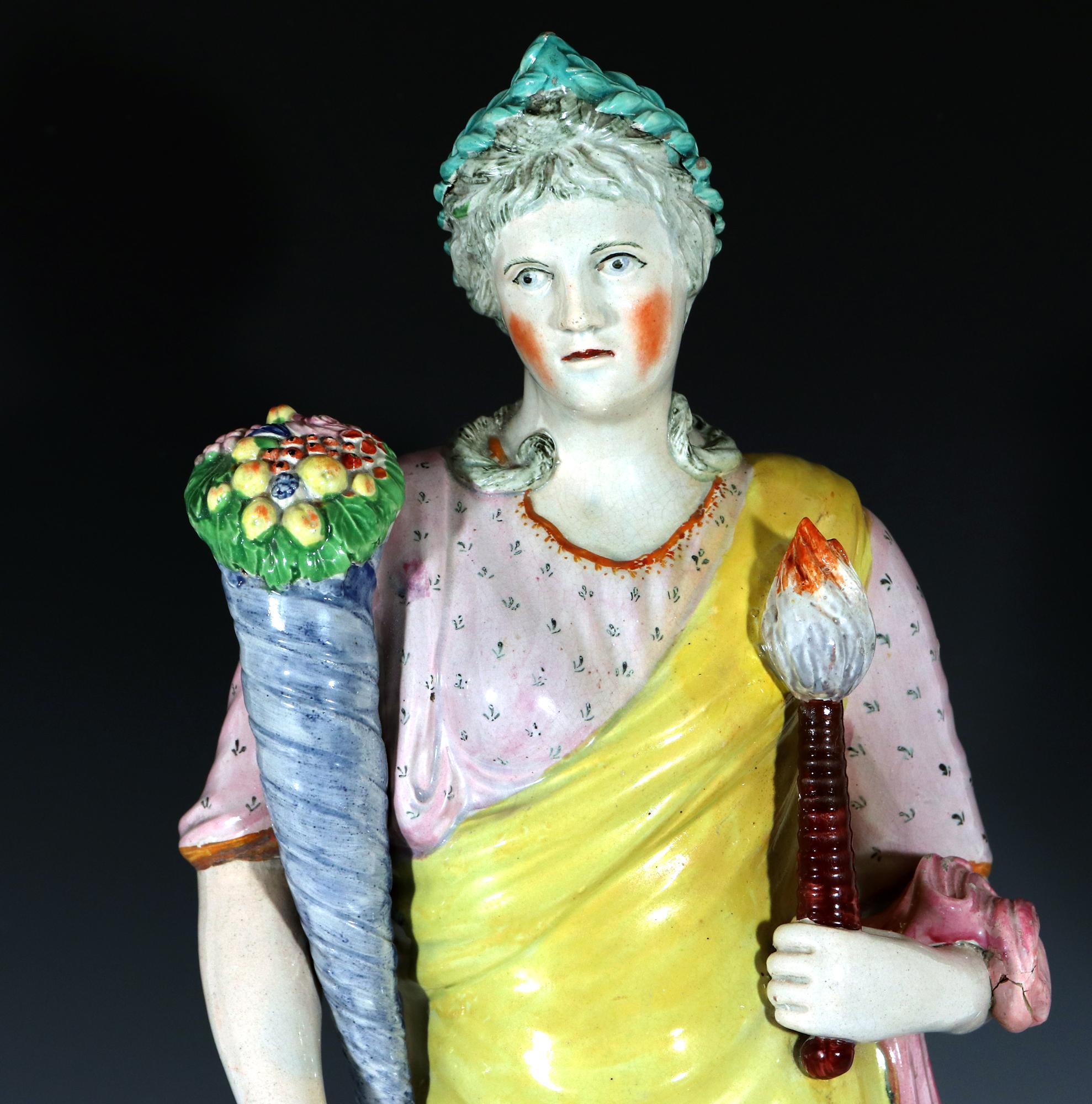  Grande figurine de céramique Staffordshire en céramique perlée  ou abondance Bon état - En vente à Downingtown, PA