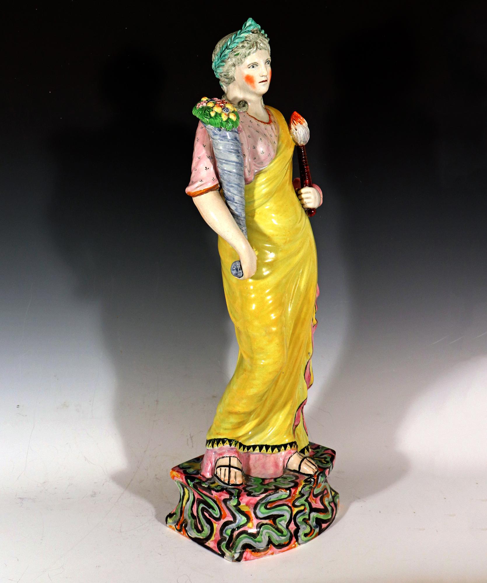 XIXe siècle  Grande figurine de céramique Staffordshire en céramique perlée  ou abondance en vente