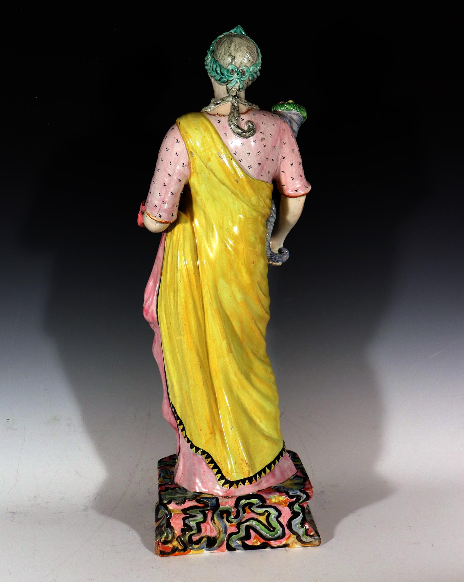  Grande figurine de céramique Staffordshire en céramique perlée  ou abondance en vente 2