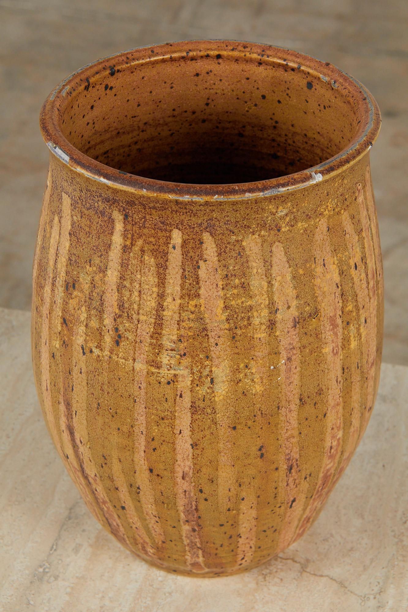 20ième siècle Vase en céramique d'atelier à grande échelle en vente