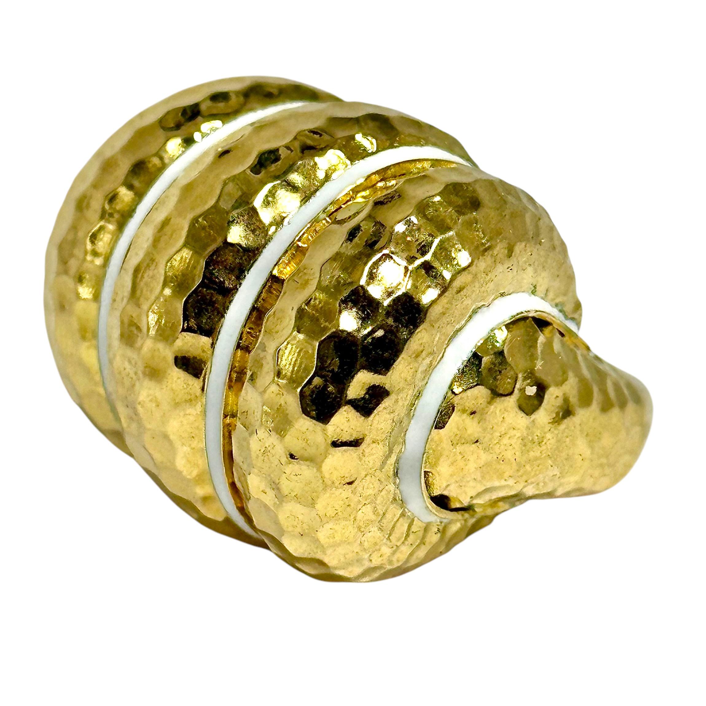 Großer dreiteiliger Bombee-Ring aus gehämmertem Gold mit weißen Emaille-Streifen im Angebot 4