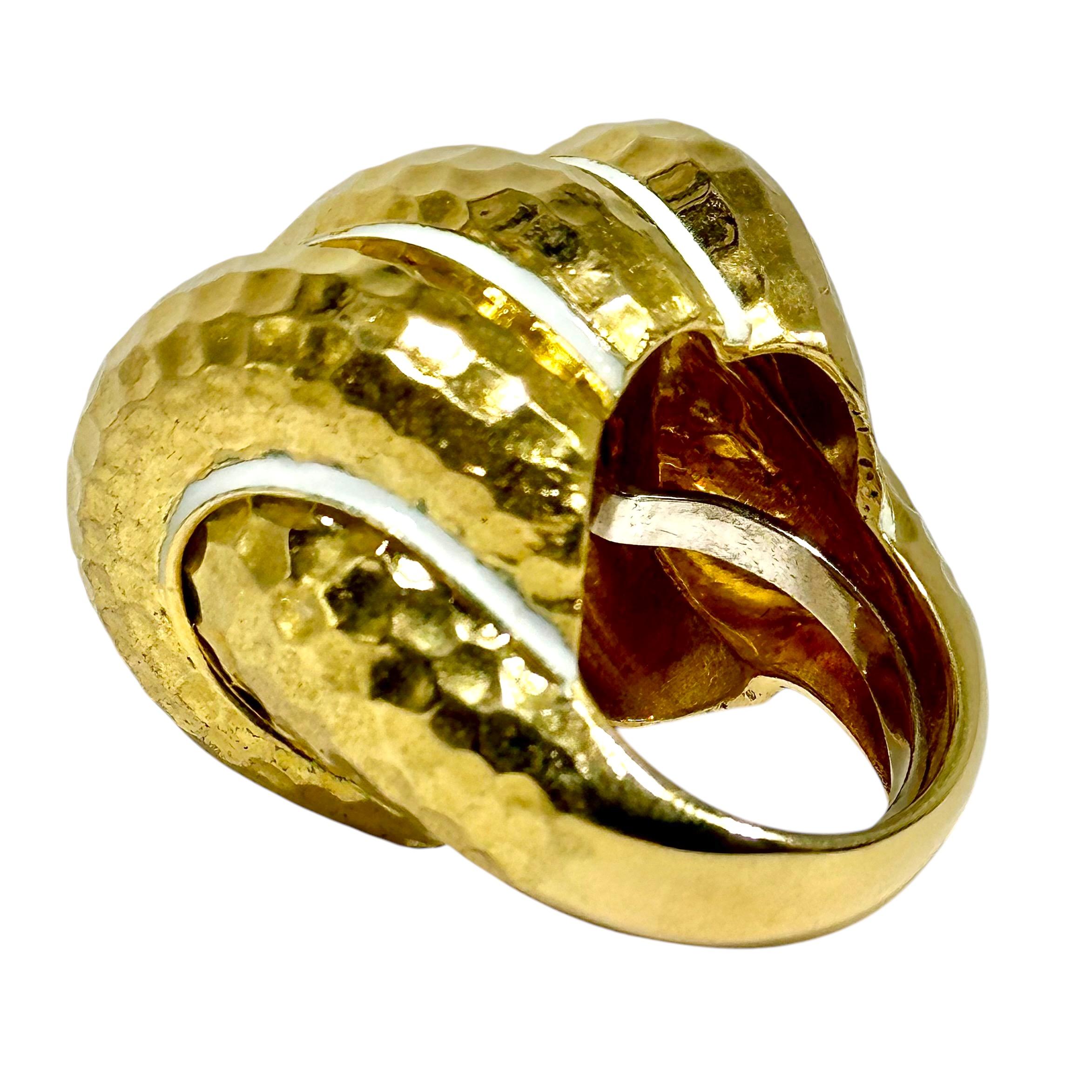 Großer dreiteiliger Bombee-Ring aus gehämmertem Gold mit weißen Emaille-Streifen im Angebot 2