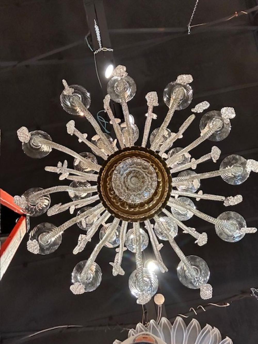 Lampadario in vetro veneziano di grandi dimensioni in vendita 4