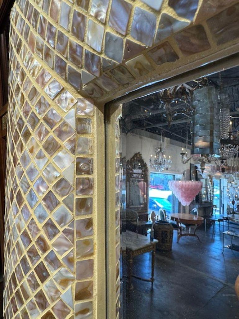 Specchio vintage in madreperla di grandi dimensioni In condizioni buone in vendita a Dallas, TX