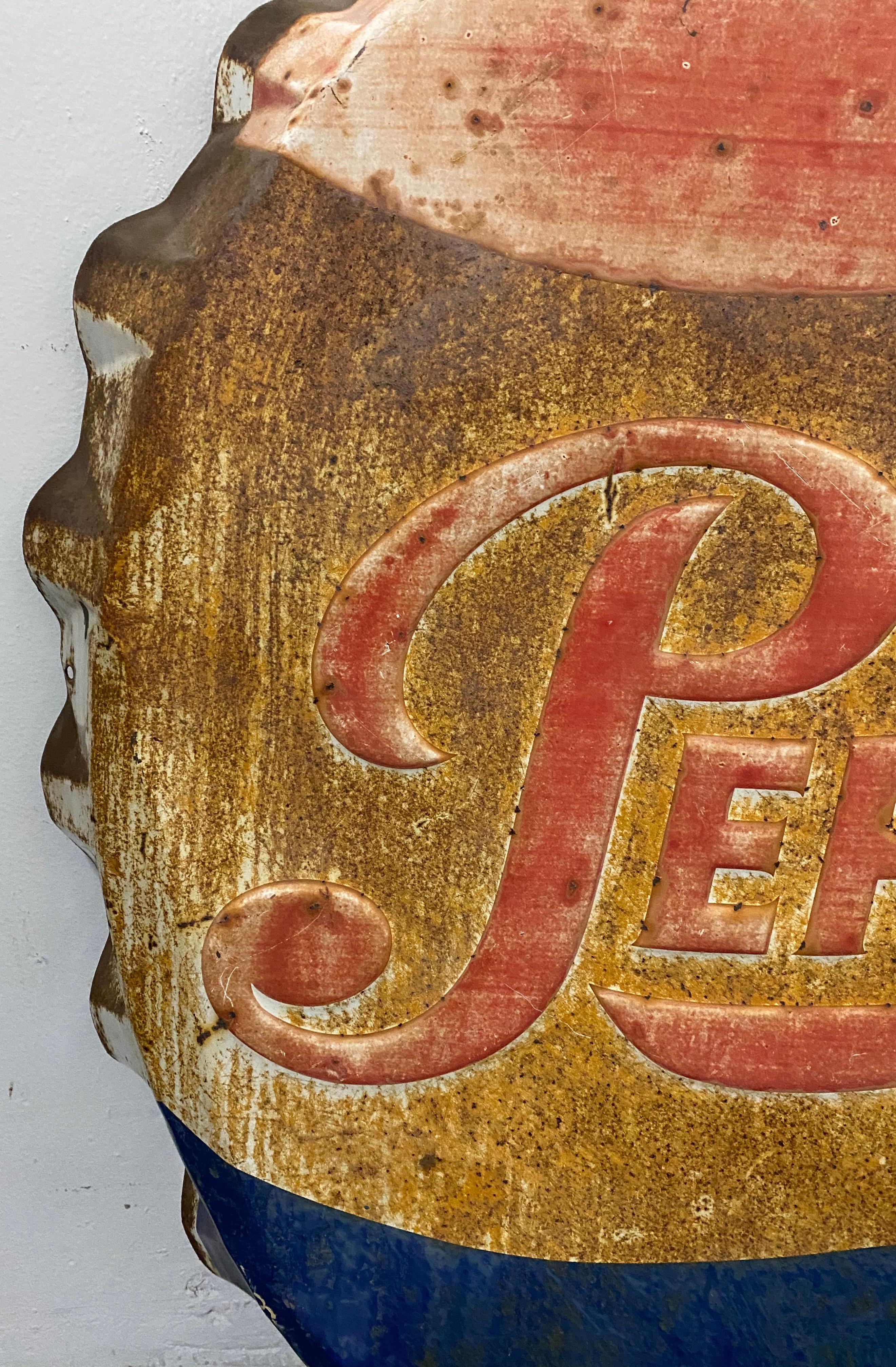 Fait main Enseigne publicitaire en métal à grande échelle pour bouchon de bouteille de Pepsi-Cola, circa 1940
