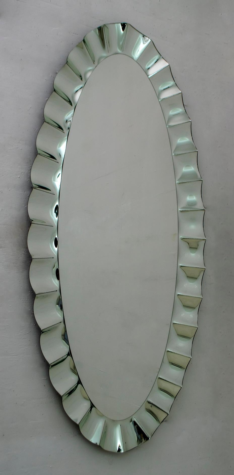 Miroir mural à grande échelle sur miroir dans le style de Fontana Arte en vente 2