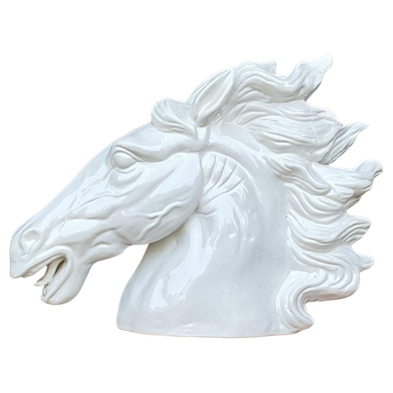 Grande statue de cheval buste en céramique blanche de style néoclassique blanc
