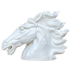 Grande statue de cheval buste en céramique blanche de style néoclassique blanc
