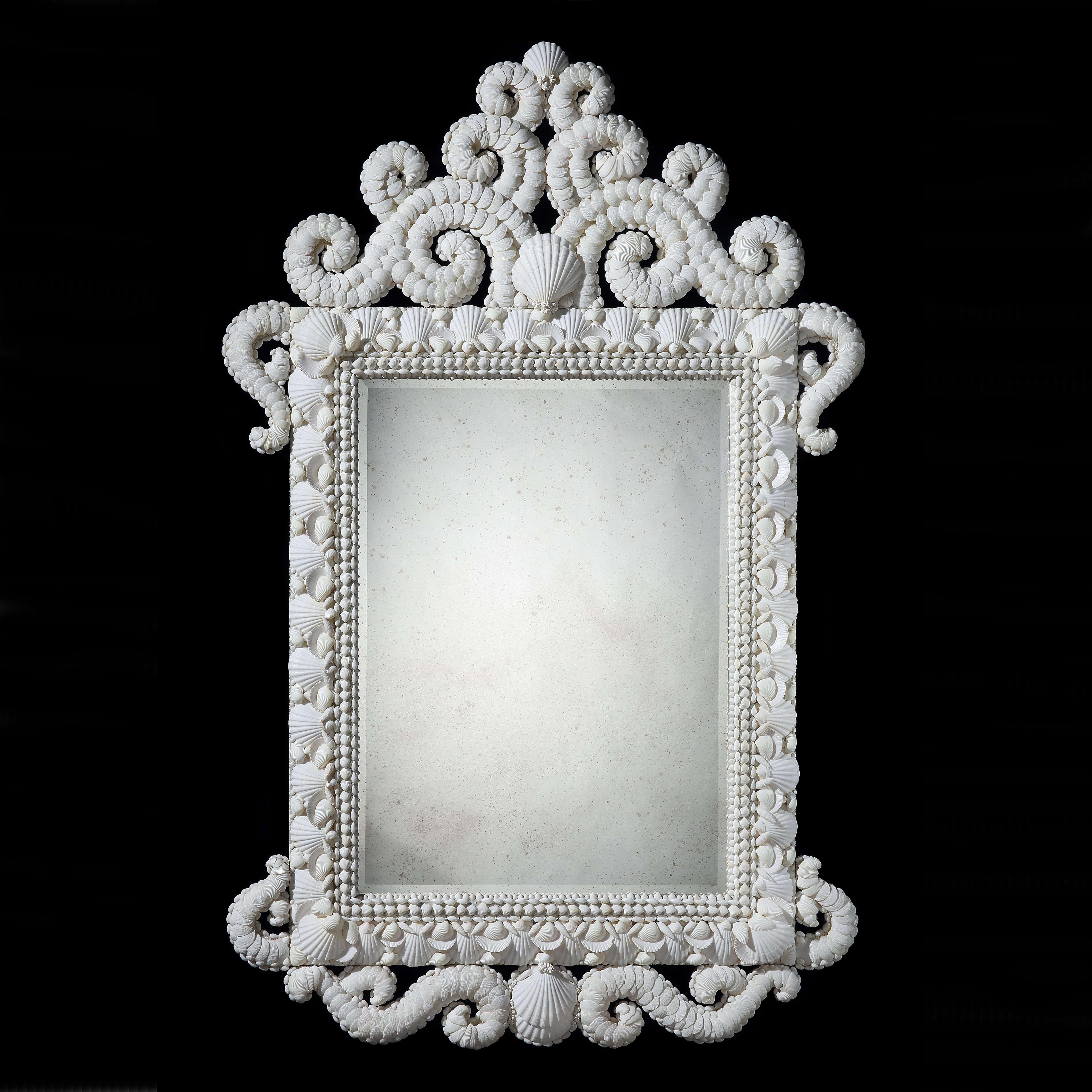 Anglais Grand miroir en coquillage blanc à grande échelle avec crémaillère à volutes et plaque mercurée en vente