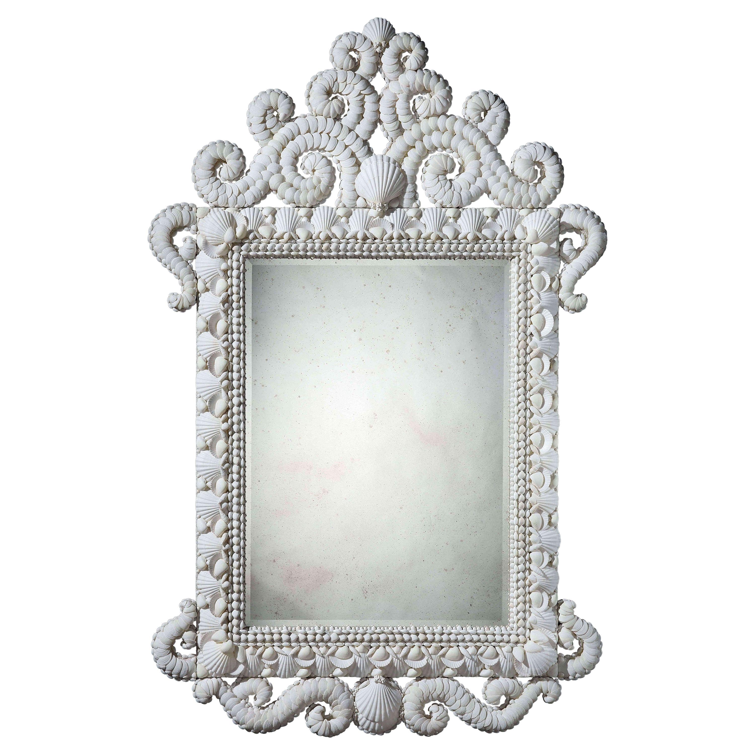 Grand miroir en coquillage blanc à grande échelle avec crémaillère à volutes et plaque mercurée en vente
