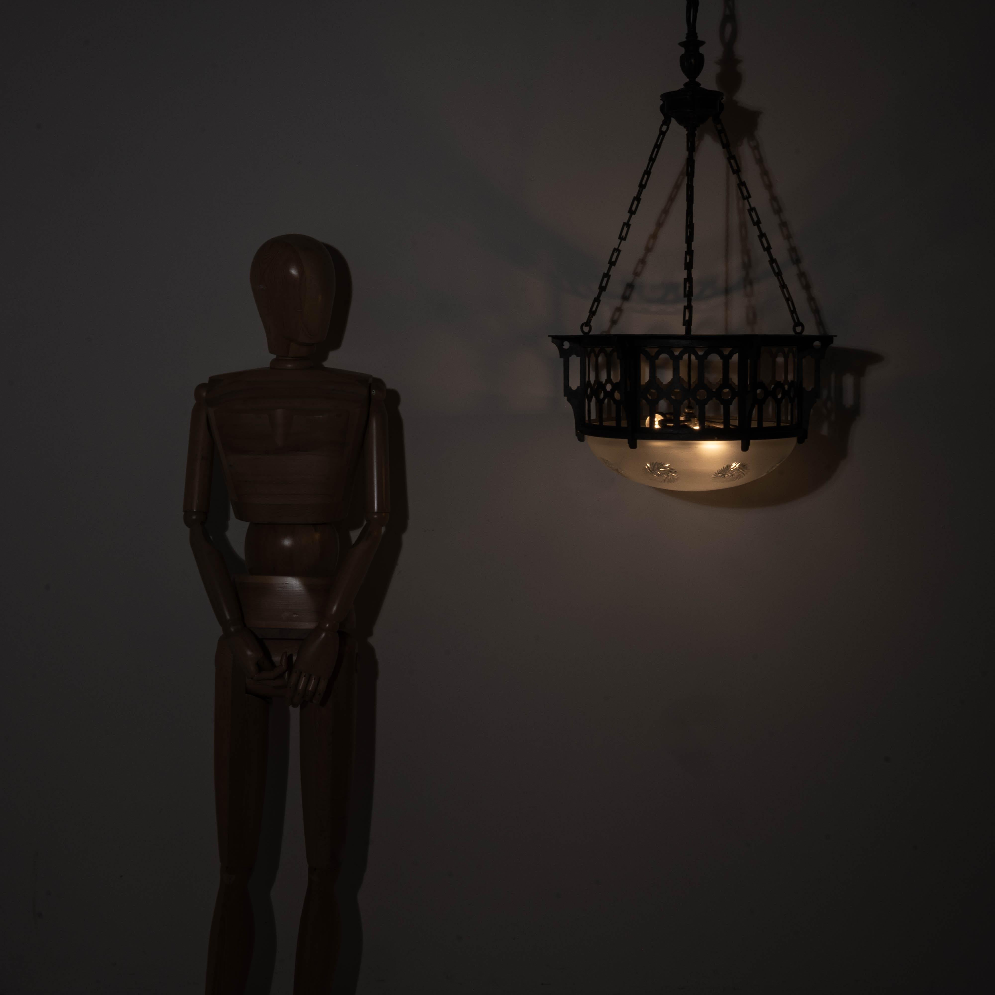 Plafoniera in ferro battuto e ottone fuso di grandi dimensioni e rara ciotola di cristallo Jefferson in vendita 11