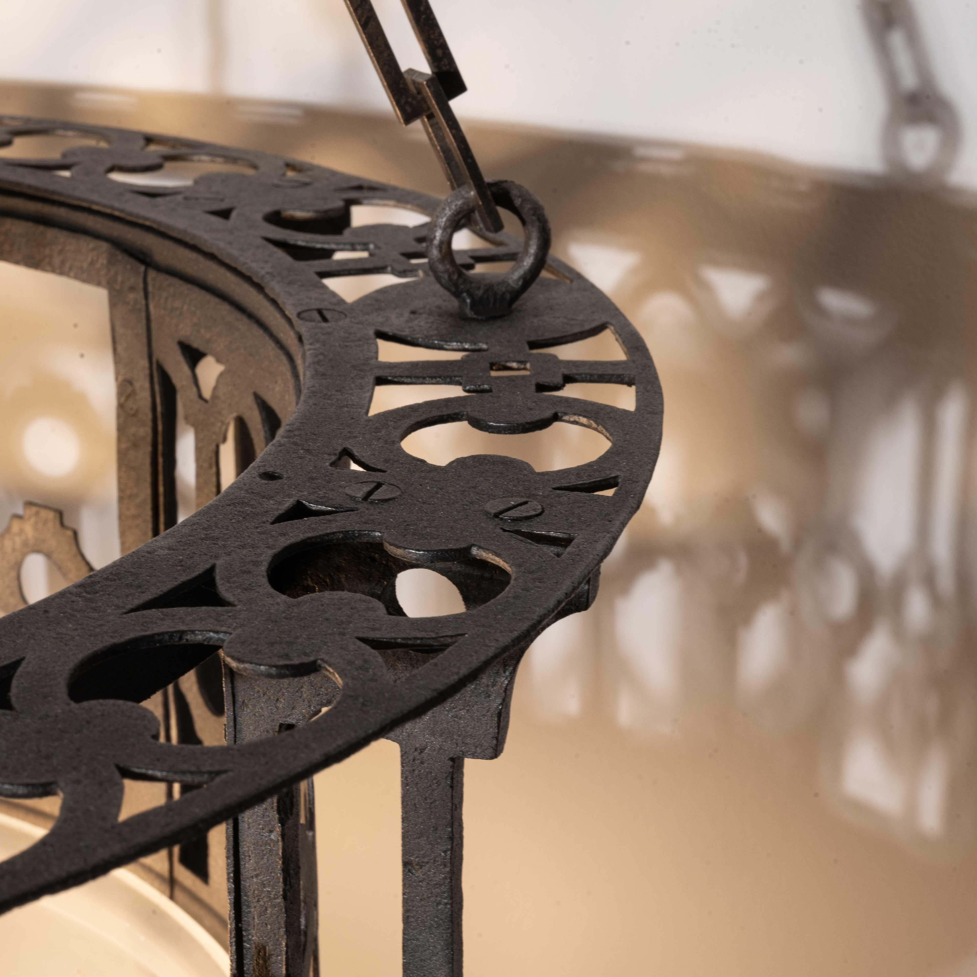 Plafoniera in ferro battuto e ottone fuso di grandi dimensioni e rara ciotola di cristallo Jefferson in vendita 1