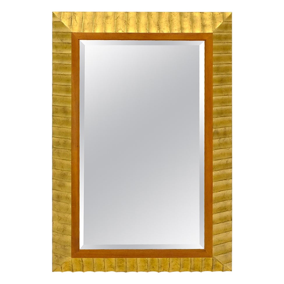 Grand miroir à bord festonné avec cadre doré par Baker