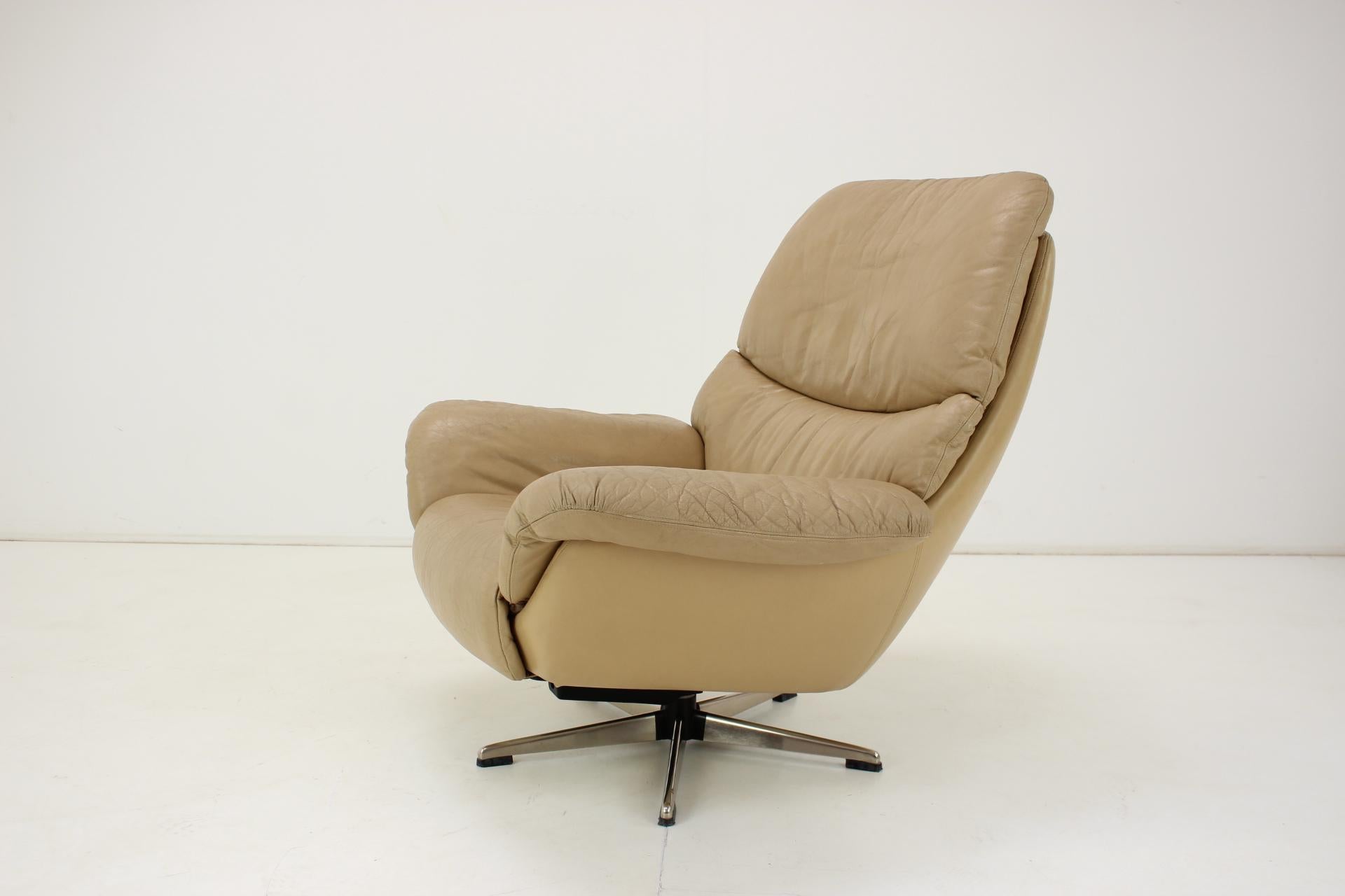 Large Scandinavian Adjustable Leather Armchair by Peem, 1970s, Finland For Sale 5