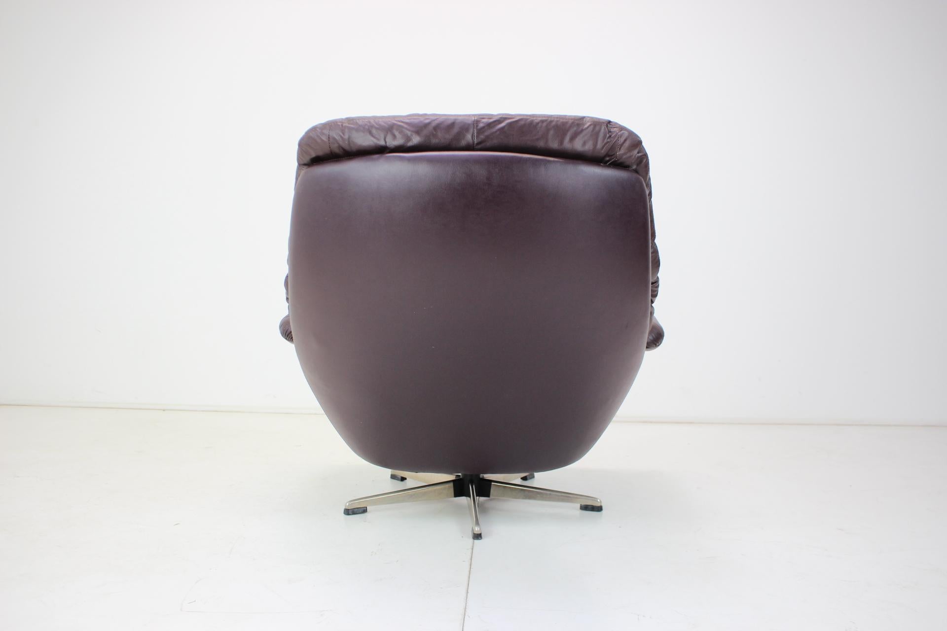 Large Scandinavian Adjustable Leather Armchair by Peem, 1970s, Finland In Good Condition For Sale In Praha, CZ