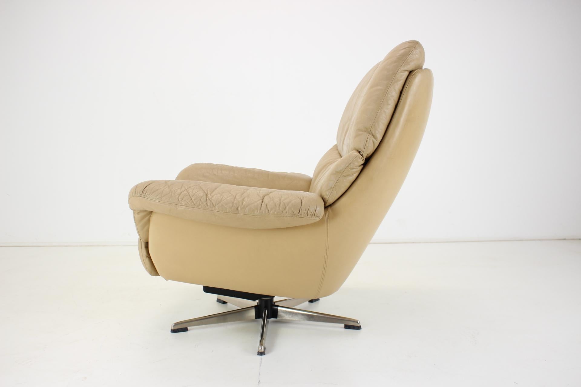 Large Scandinavian Adjustable Leather Armchair by Peem, 1970s, Finland For Sale 1