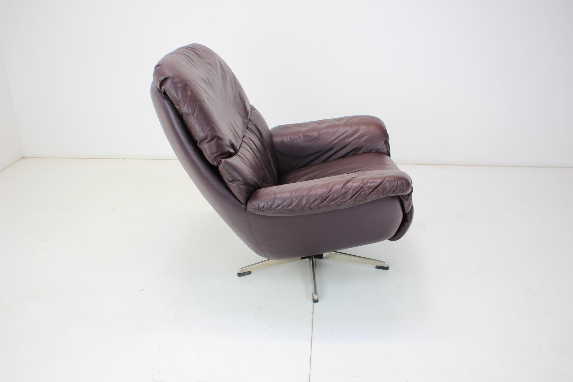 Late 20th Century Large Scandinavian Adjustable Leather Armchair by Peem, 1970s, Finland For Sale