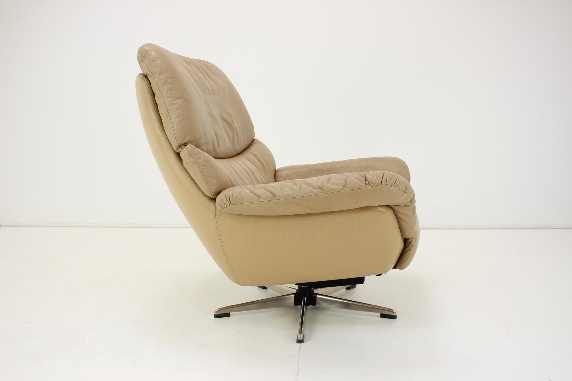 Large Scandinavian Adjustable Leather Armchair by Peem, 1970s, Finland For Sale 3