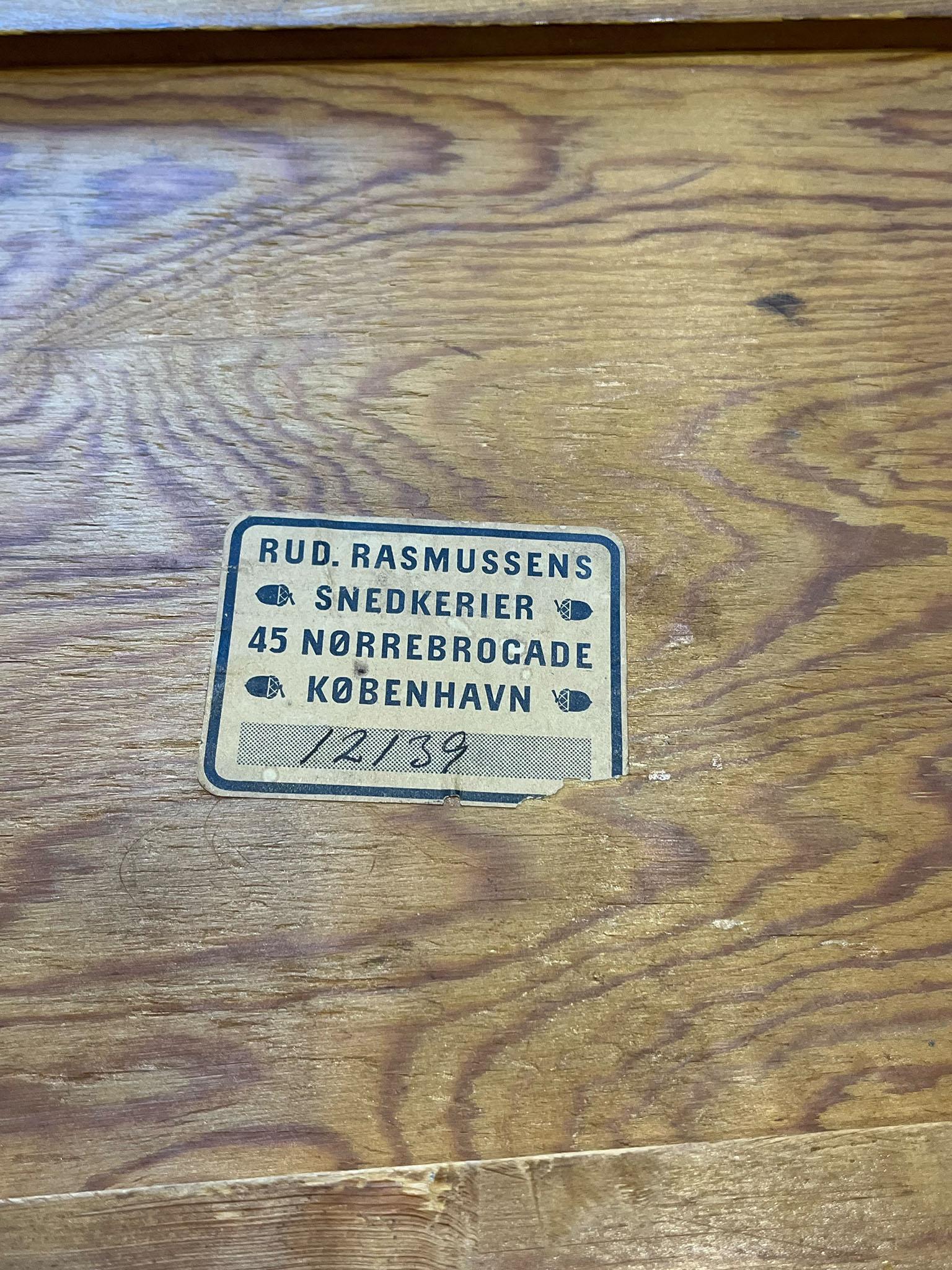 Bois Grand bureau scandinave Art déco dans le style de Jindrich Halabala en vente