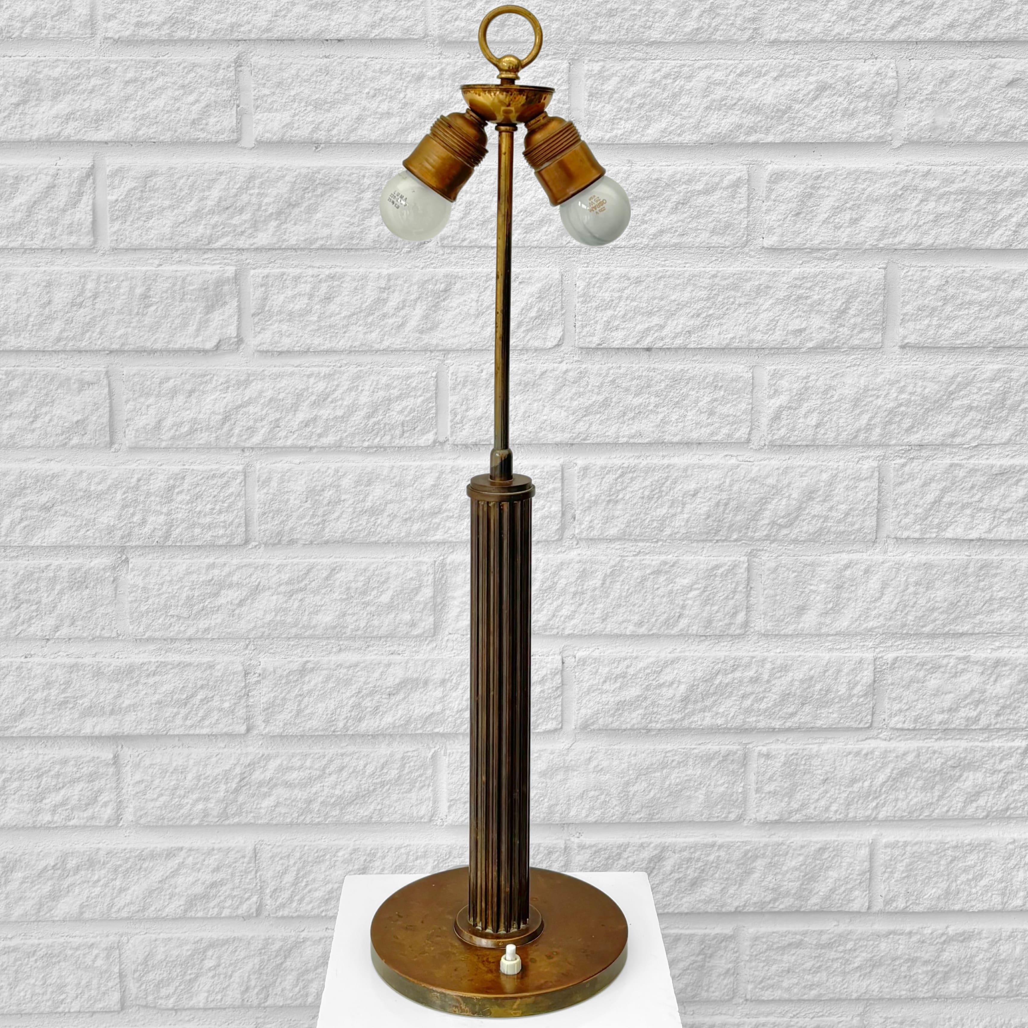 Grande lampe de table scandinave Art déco, laiton et acier, Suède, années 1920 en vente 1