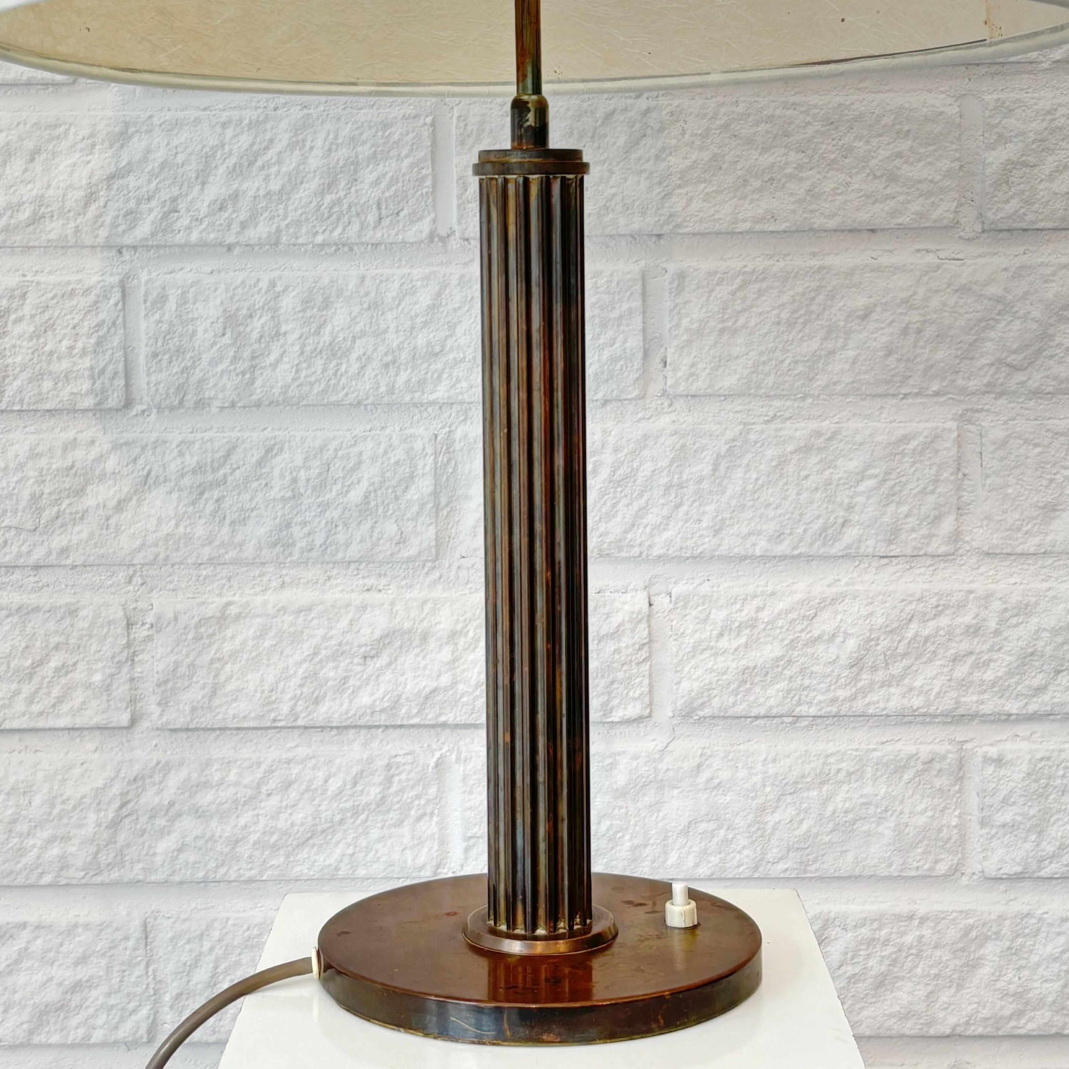 Grande lampe de table scandinave Art déco, laiton et acier, Suède, années 1920 en vente 2