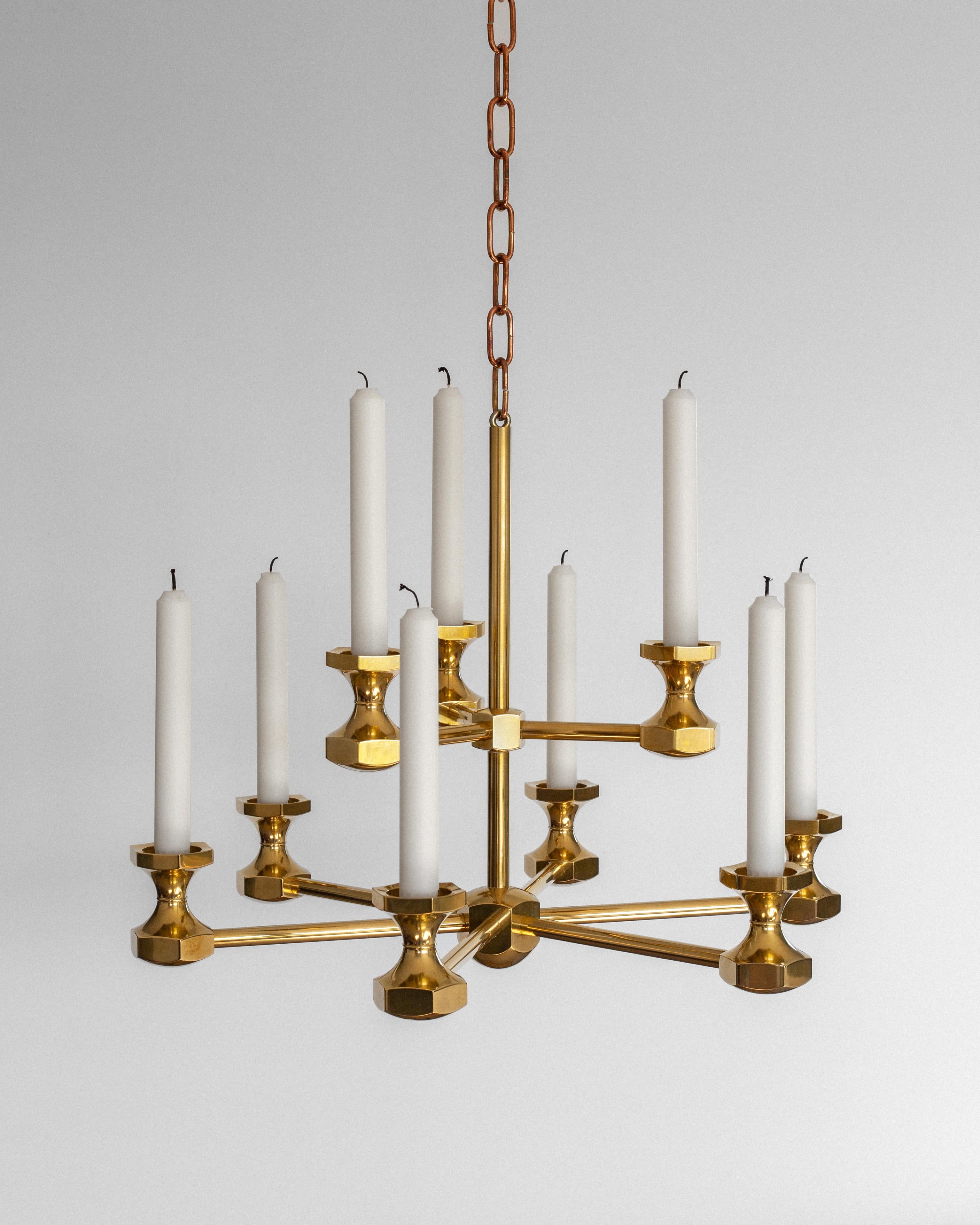 Grande lampadario scandinavo a candela in ottone di Gusum, Svezia, 1980 In condizioni buone in vendita a Stockholm, SE