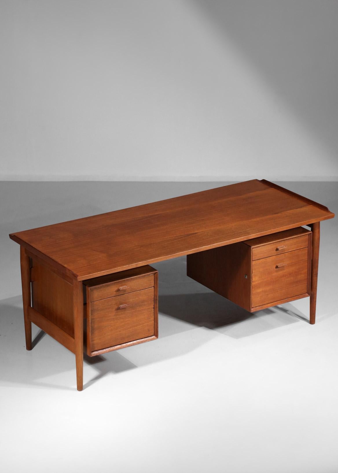 Large Scandinavian Desk by Danish Designer Arne Vodder in Teak Scandinavian E518 7
