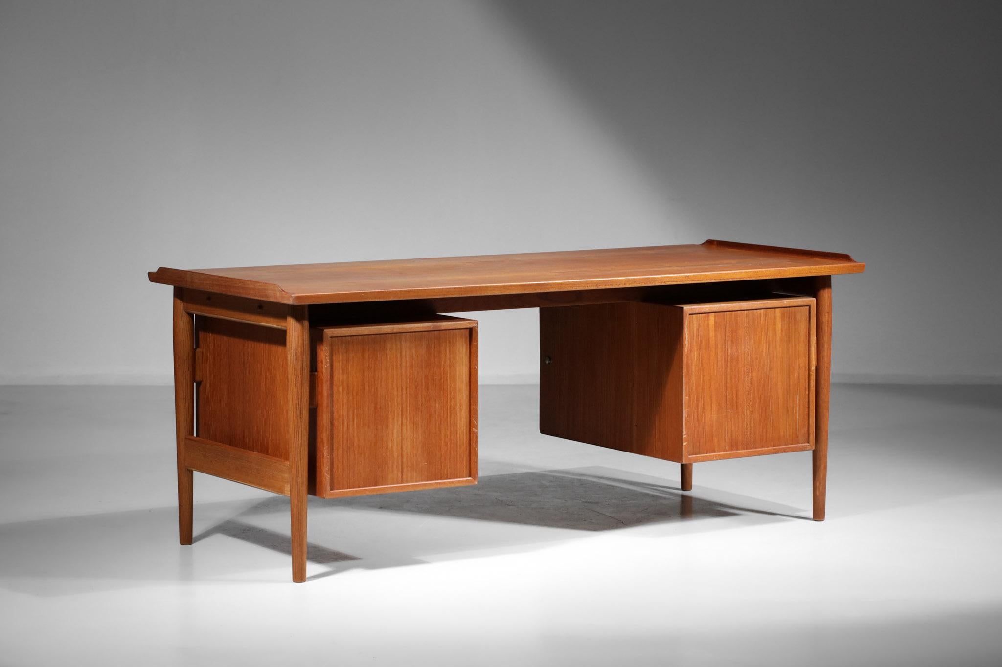 Large Scandinavian Desk by Danish Designer Arne Vodder in Teak Scandinavian E518 8