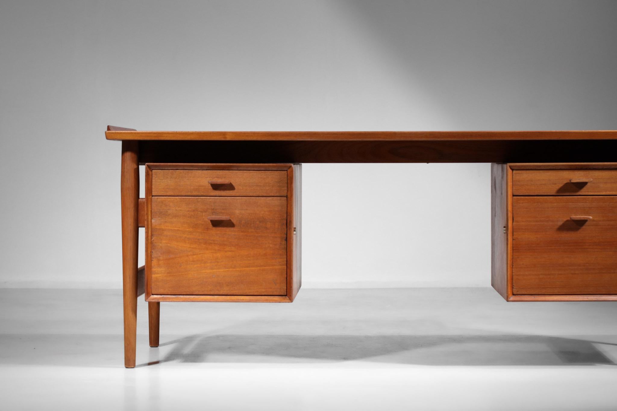 Large Scandinavian Desk by Danish Designer Arne Vodder in Teak Scandinavian E518 2