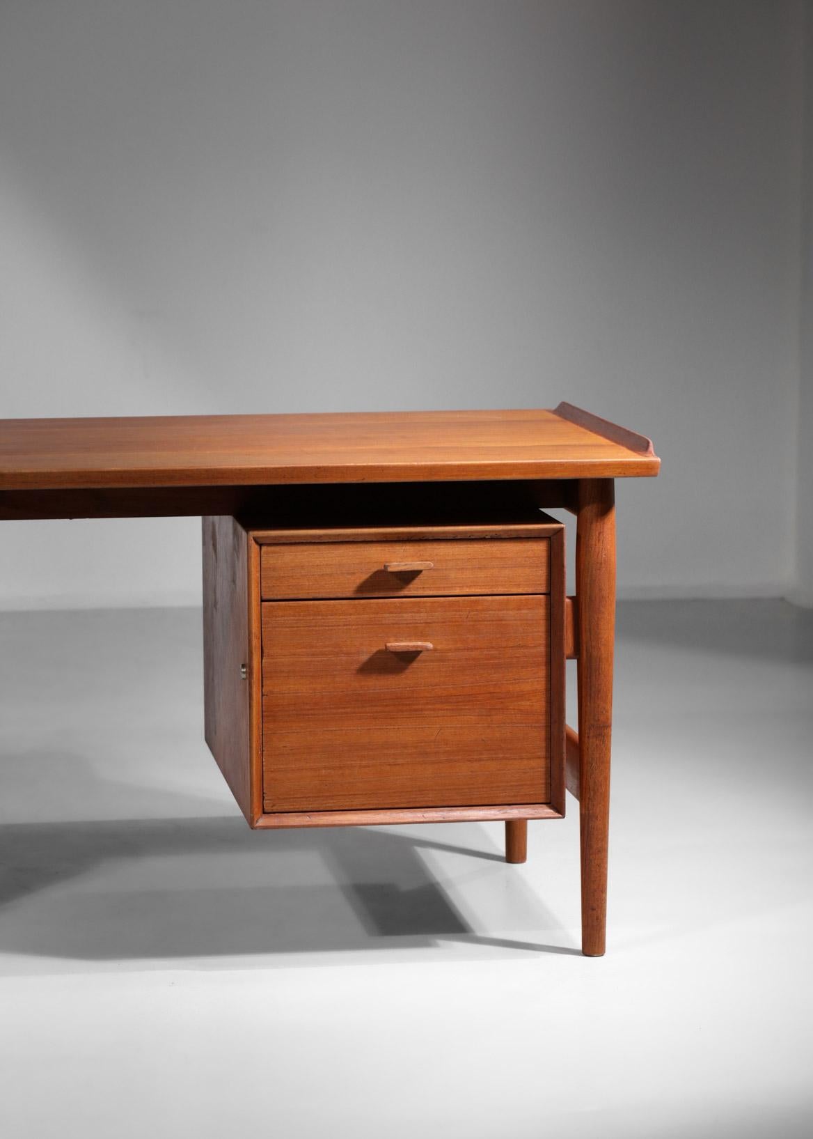 Large Scandinavian Desk by Danish Designer Arne Vodder in Teak Scandinavian E518 3
