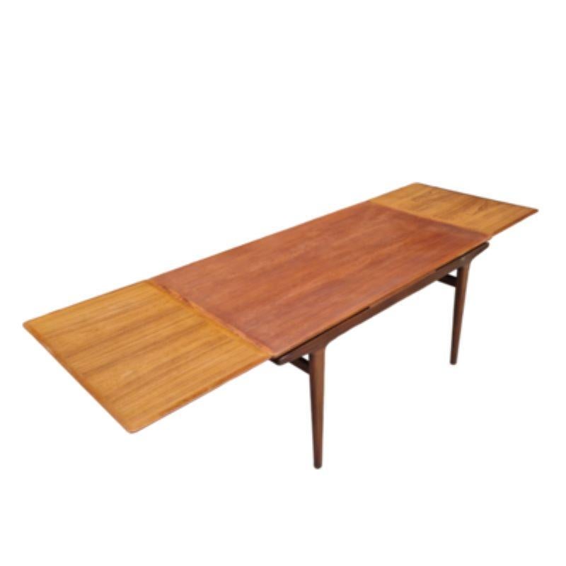 Large Scandinavian dining table by Johannès Andersen, Denmark 70's In Good Condition For Sale In Brussels , BE
