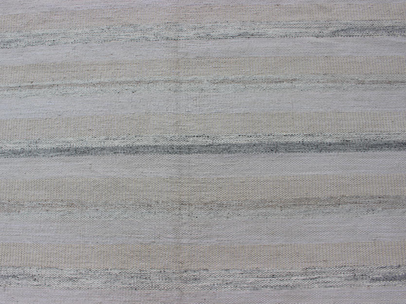 Large Scandinavian Flat-Weave Design Rug with Minimalist Stripe Design in Gray In New Condition For Sale In Atlanta, GA