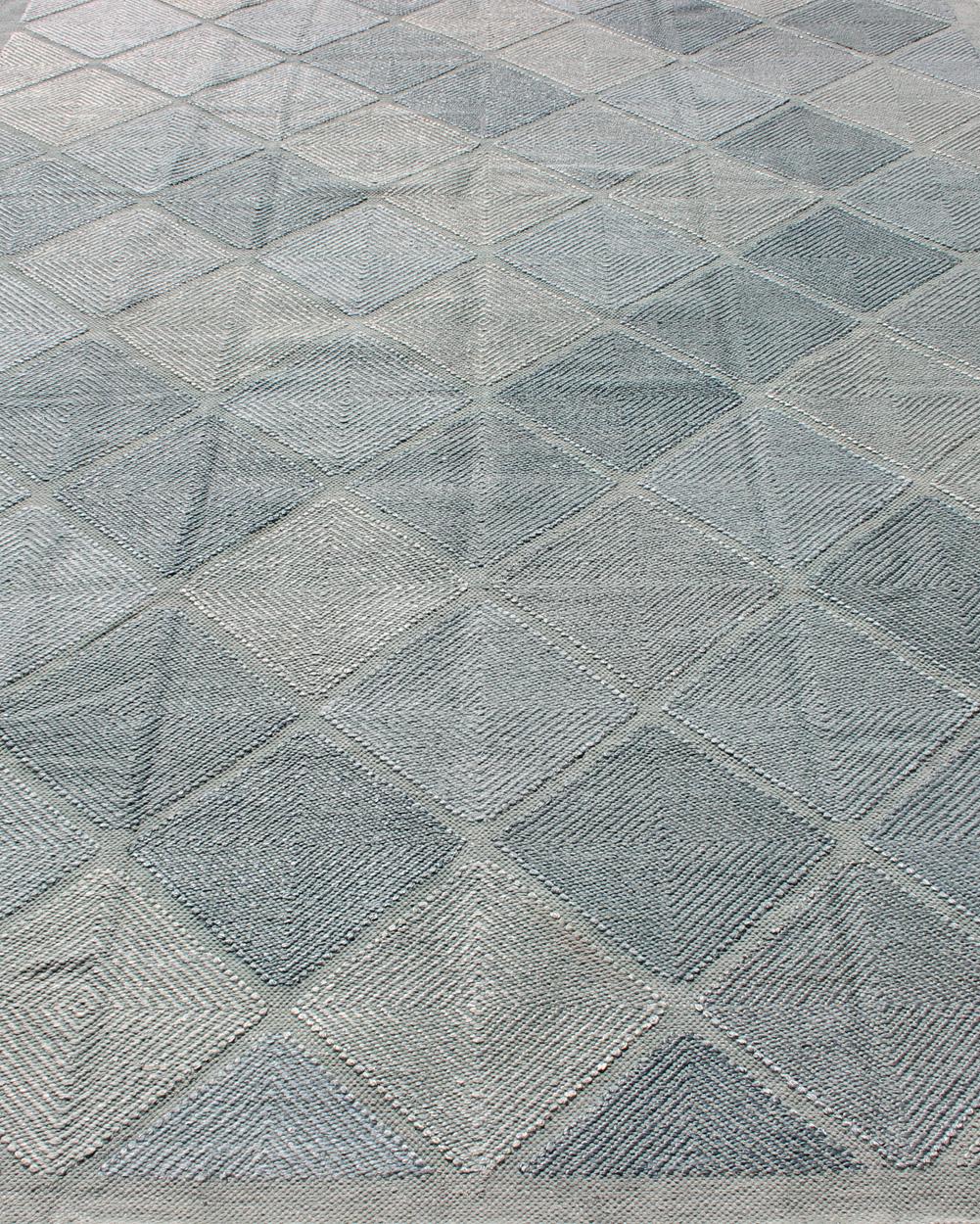 Keivan Woven Arts grand tapis d'inspiration scandinave en bleu, brun clair et vert en vente 2