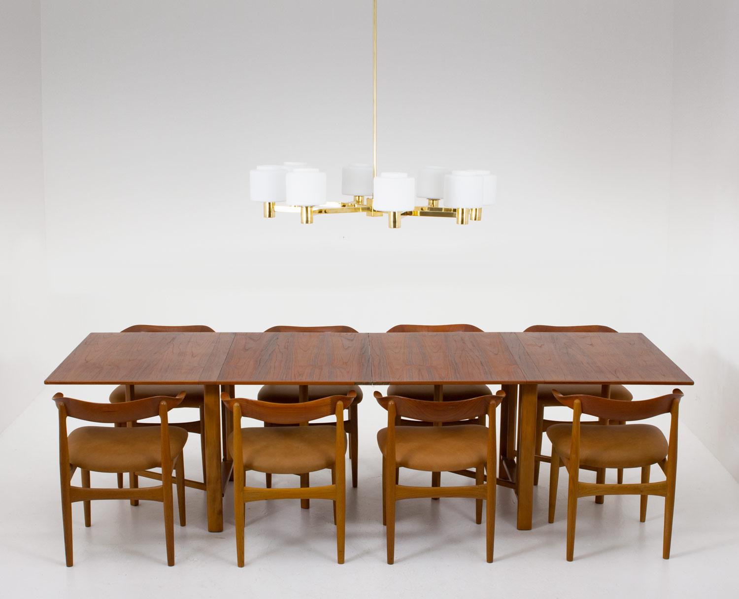 Large Scandinavian Midcentury Chandeliers in Brass and Glass For Sale 5