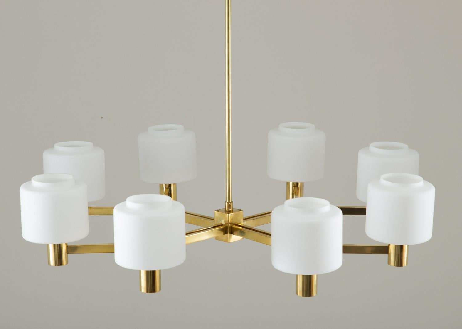Large Scandinavian Midcentury Chandeliers in Brass and Glass For Sale 1
