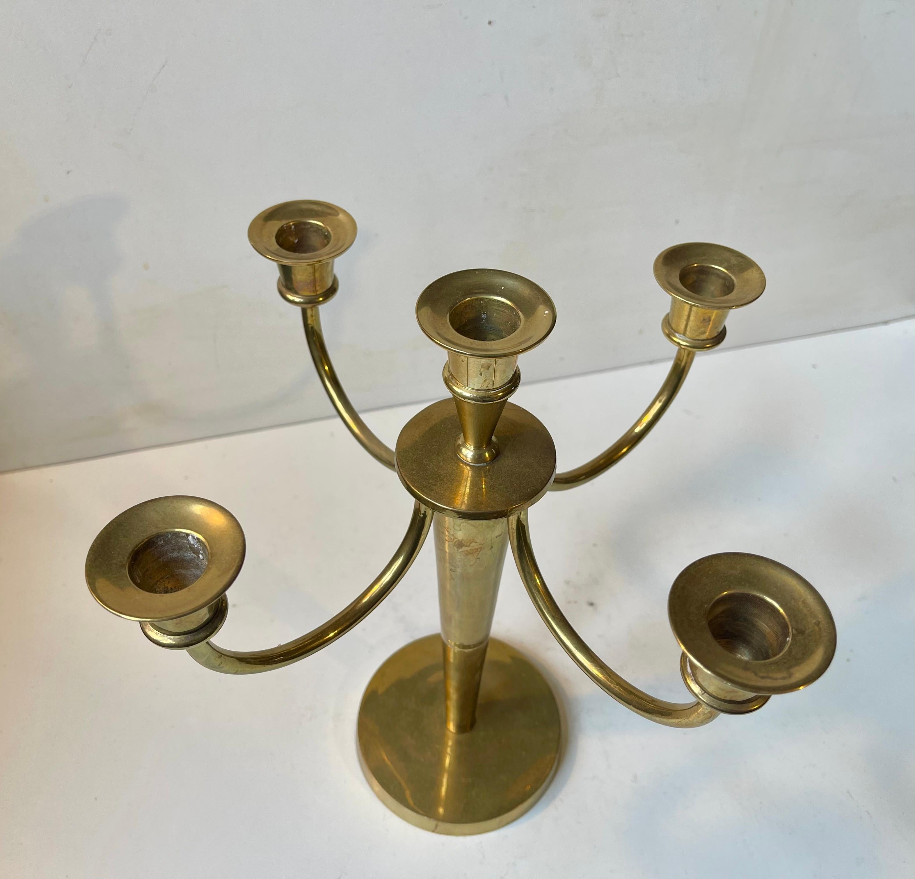 Laiton Grand chandelier scandinave en laiton du milieu du siècle, années 1960 en vente