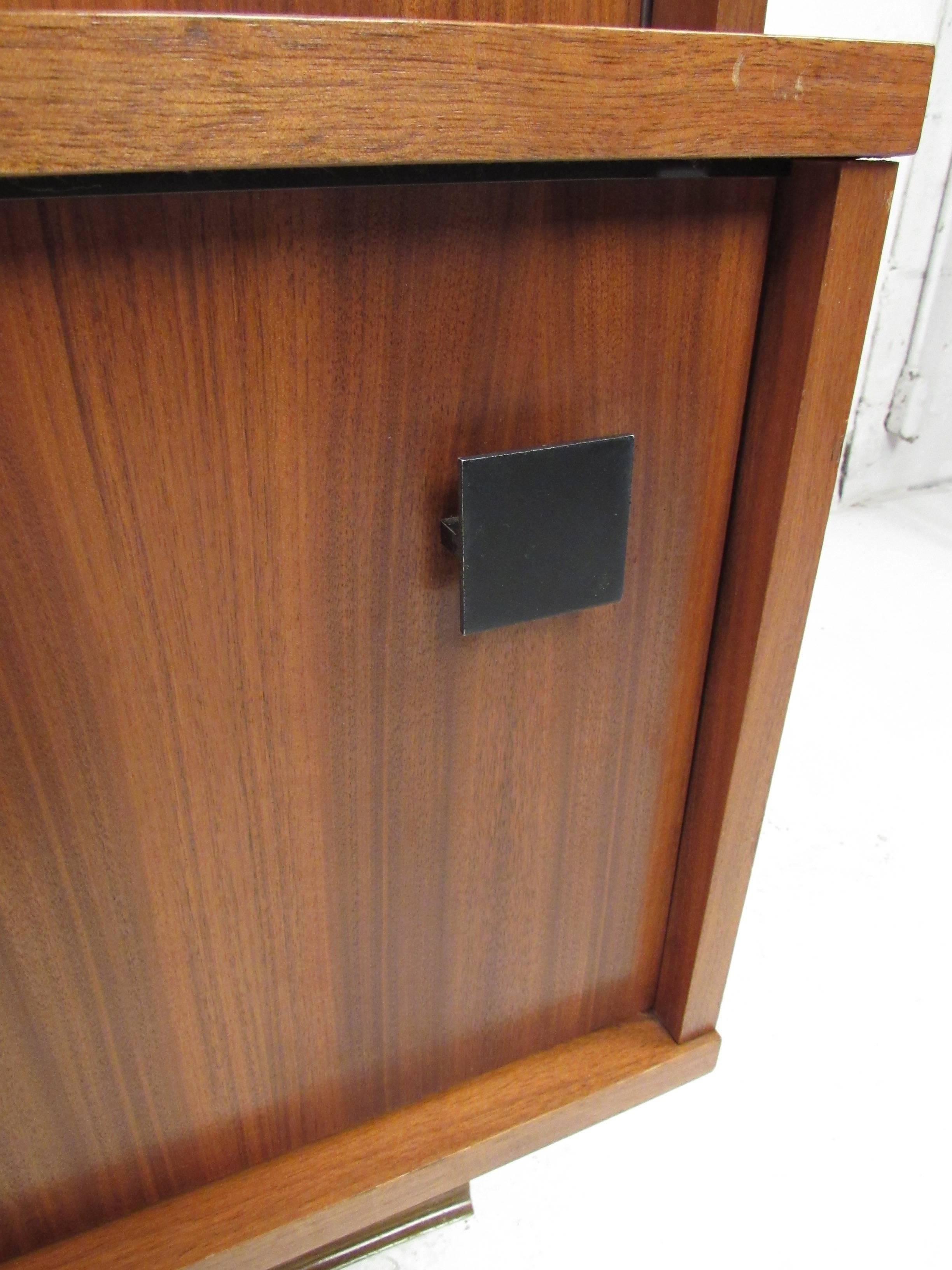 Large Mid-Century Modern Bookcase or Wall Unit For Sale 2