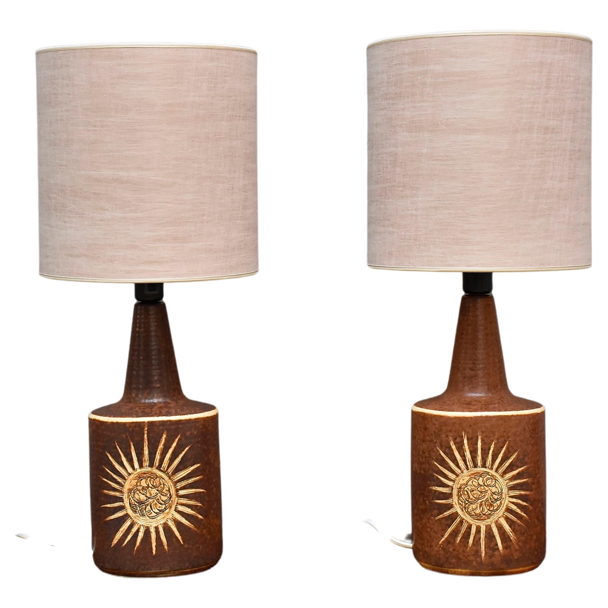 Grande coppia di lampade da tavolo moderne scandinave in ceramica smaltata marrone beige di Soholm in vendita