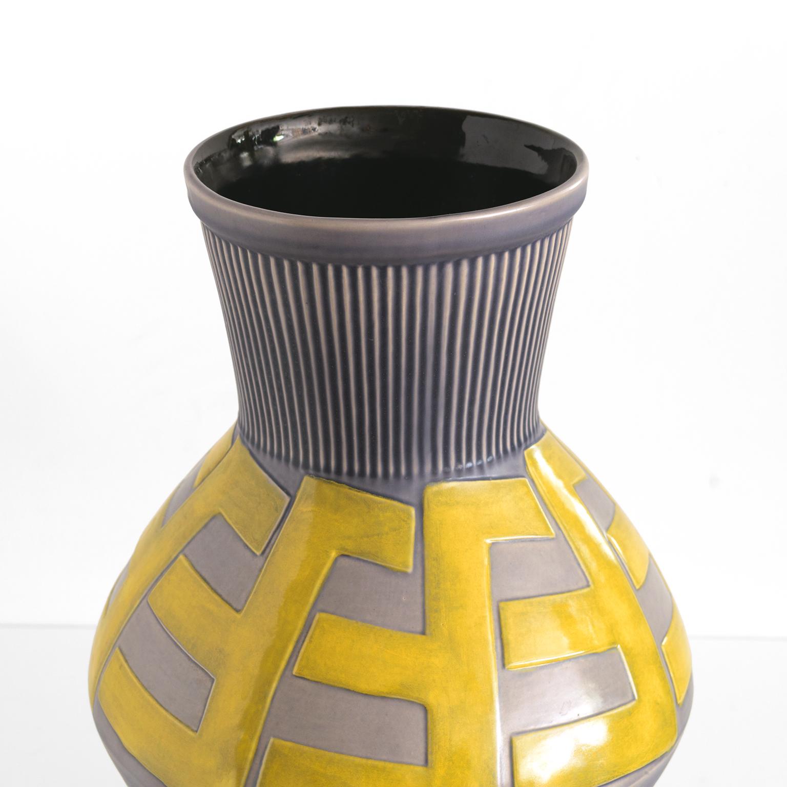 Scandinave Grand vase en céramique moderne scandinave, motif audacieux d'Ewald Dahlskog pour Bo Fajans en vente