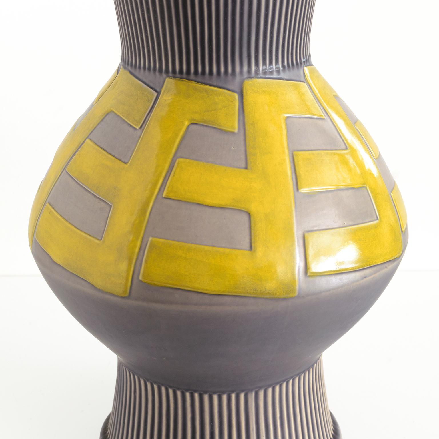 Vernissé Grand vase en céramique moderne scandinave, motif audacieux d'Ewald Dahlskog pour Bo Fajans en vente