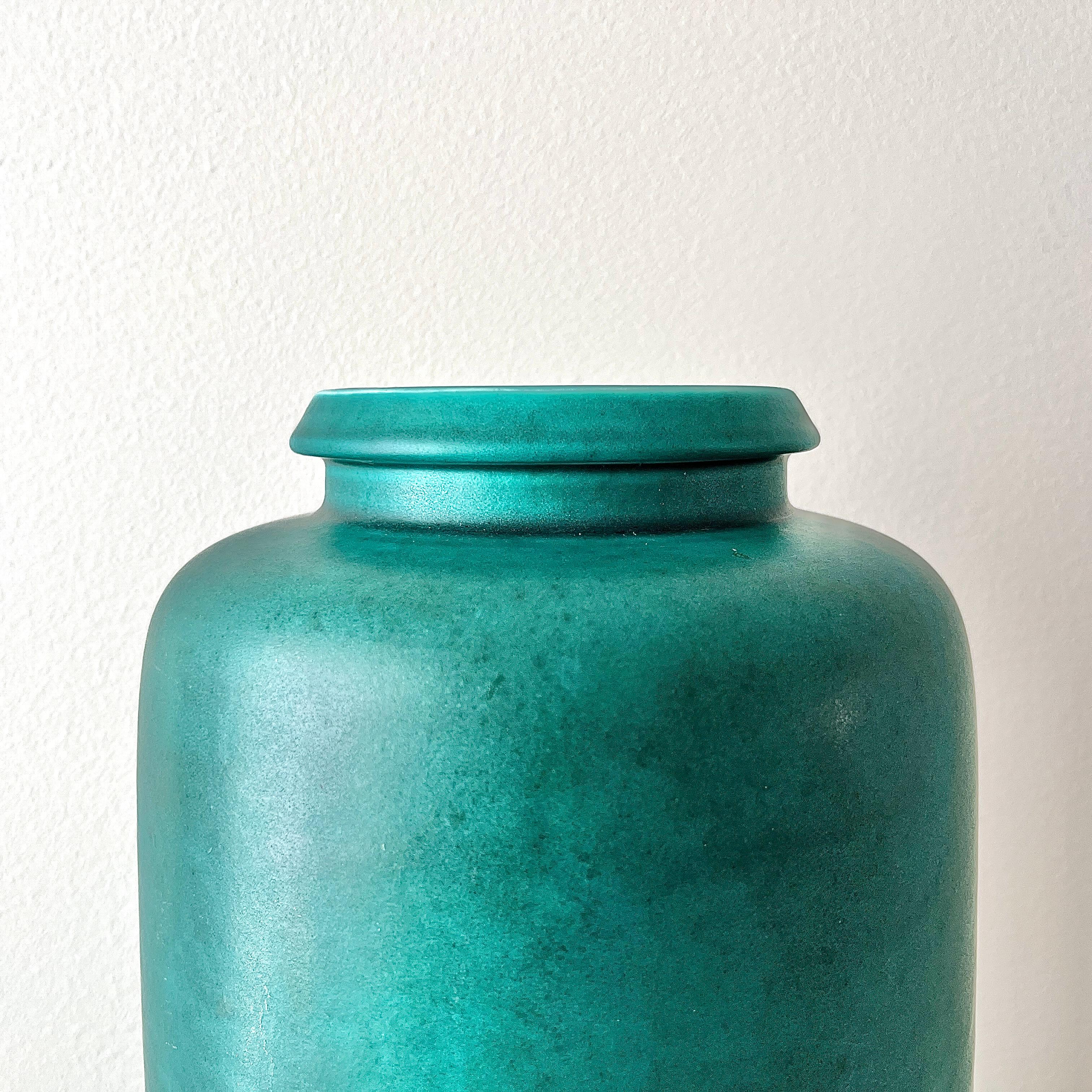 Svedese Grande vaso in ceramica The Modern Scandinavian di Wilhelm Kåge per Gustavsberg Svezia. in vendita