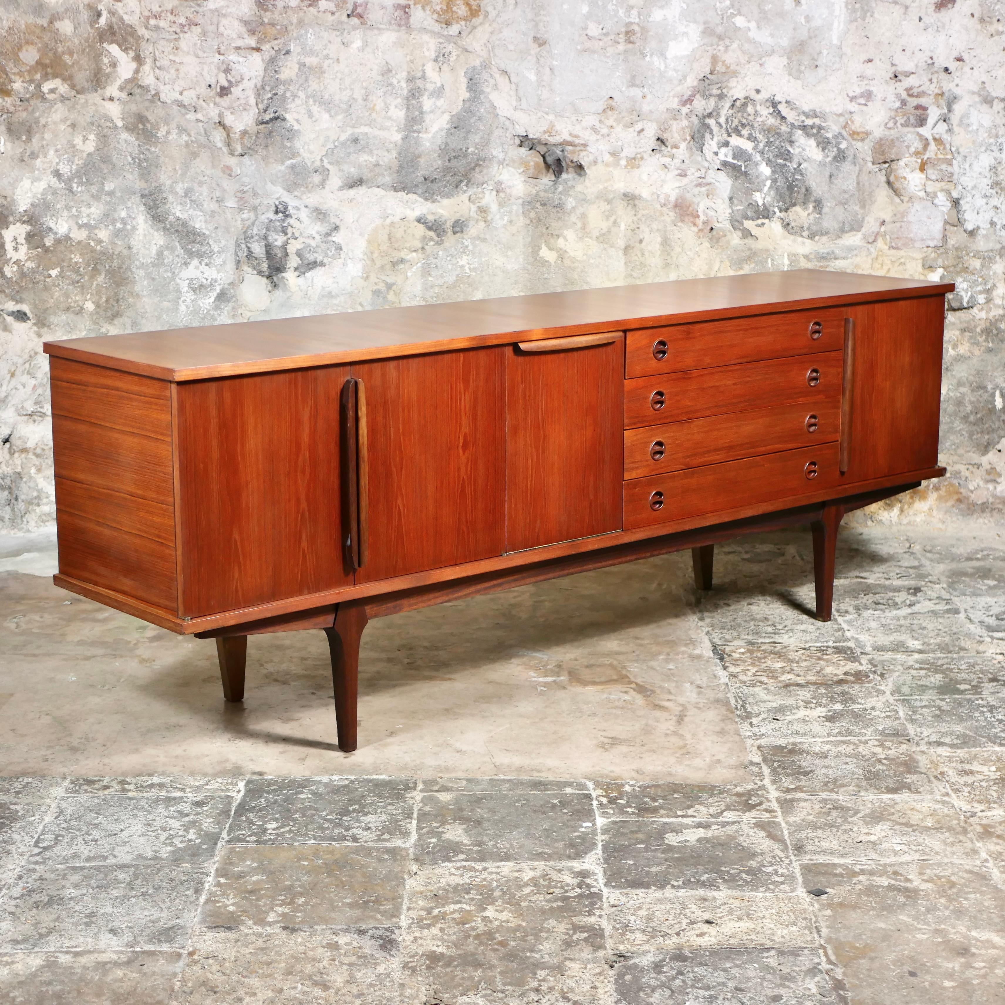 Large teak sideboard, scandinavian style, made in France in the 1960s. Great details.
Very good condition, has been sanded and oiled.
Light traces of use.
Dimensions : L230, P50, H83